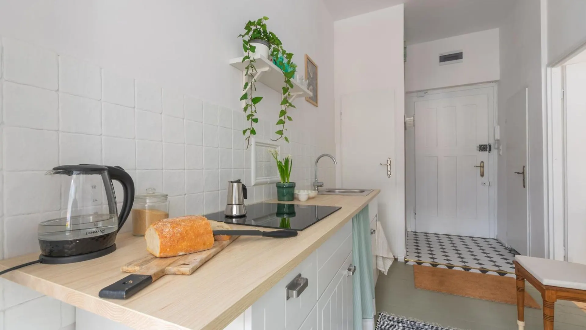 Weranda Sniezka Widok Na Sniezke Bezplatny Parking 10 Minut Do Swiatyni Wang Szlakow I Wyciagow Apartment Karpacz 0*,  Poland
